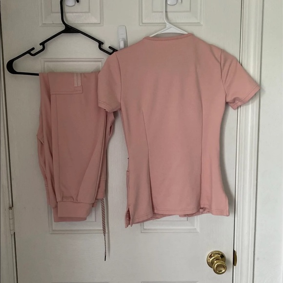 Jaanuu blush pink scrub set - Picture 2 of 4